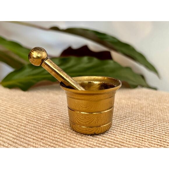 Mini Vintage Brass Pestel and Mortar, Wiccan, Herbs, Kitchen, Pharmacy - Picture 3 of 9
